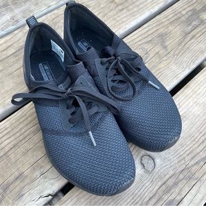 NEW! New Balance Black Athletic Shoes Sneakers Women’s 8.5